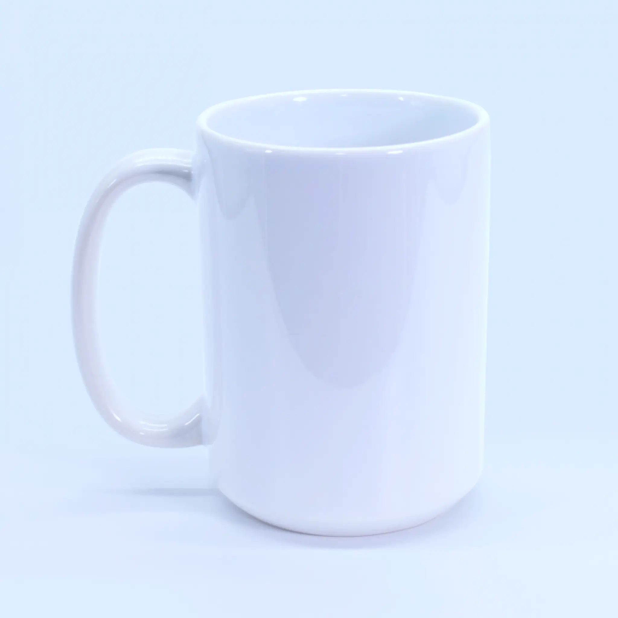 Taza grande de 15 oz en cerámica blanca lista para personalizar.