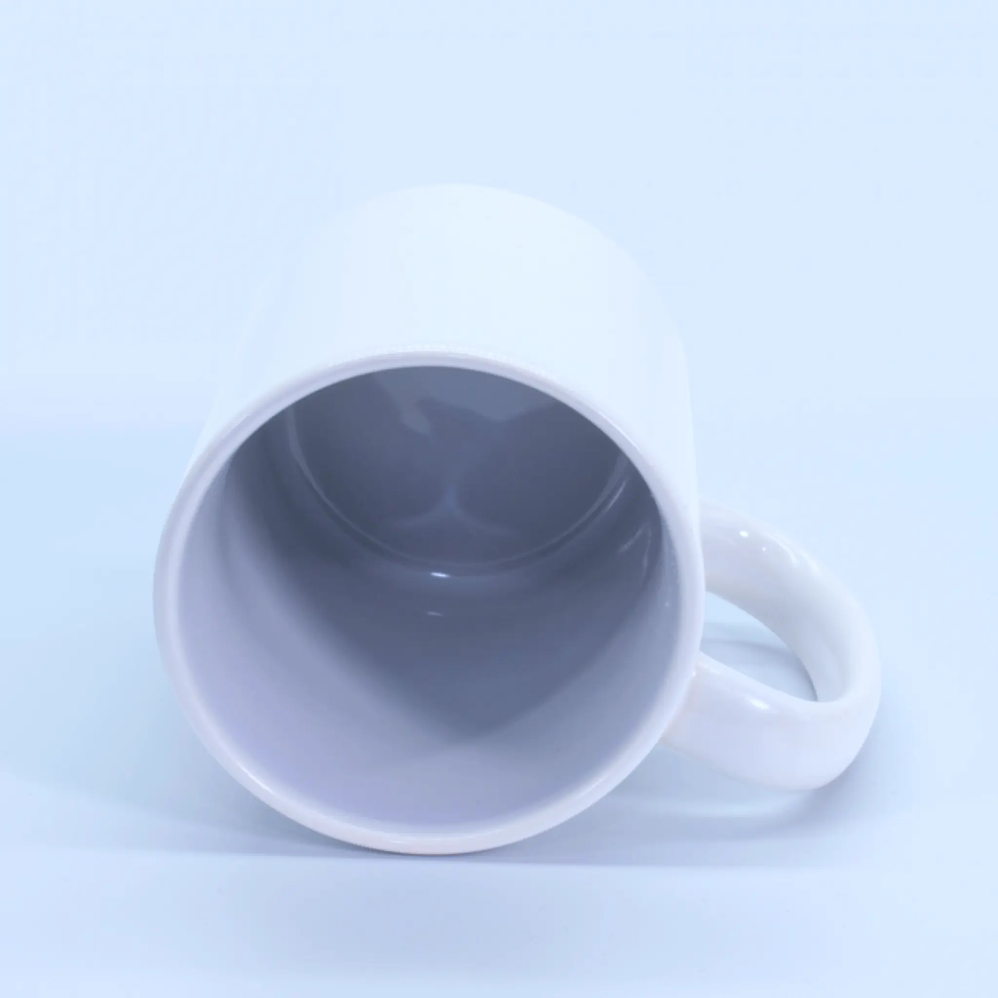 Interior de taza grande blanca de 15 oz para personalización.