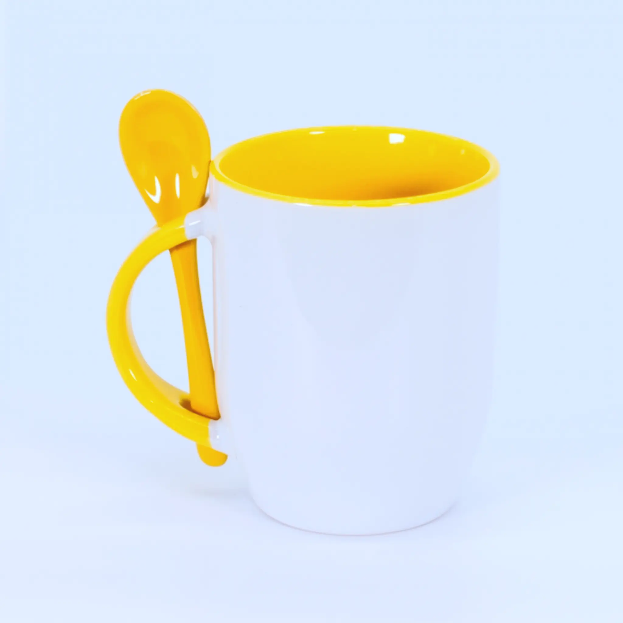 Tazón con cuchara amarillo de 11 oz, sin diseño aplicado, listo para personalización.