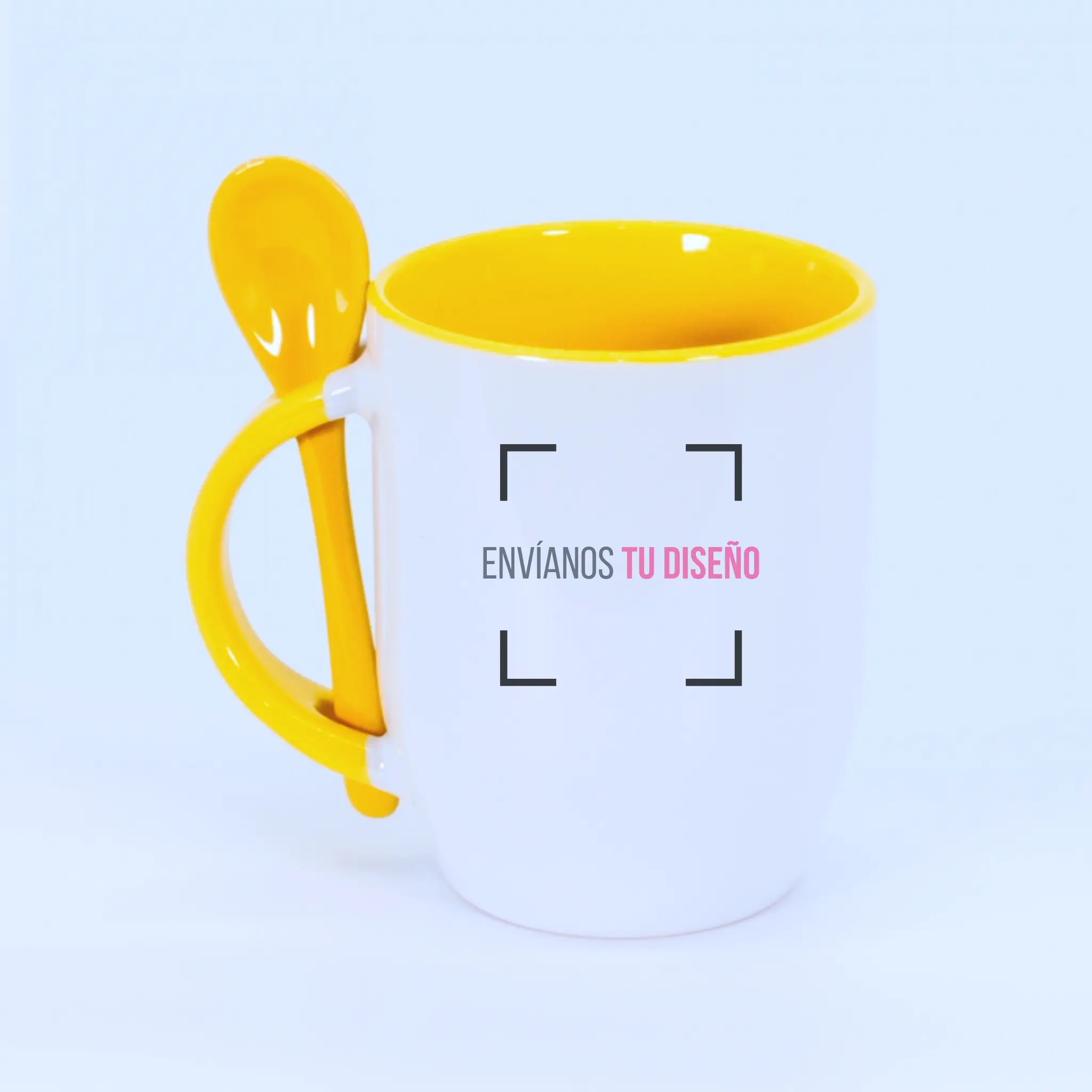 Tazón con cuchara personalizado en color amarillo con la frase "envíanos el diseño", ideal para personalizar con imagen o logo.