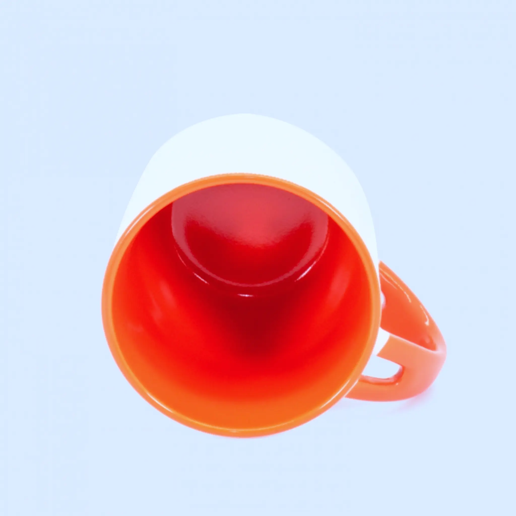 Interior naranjo del tazón con cuchara personalizado.