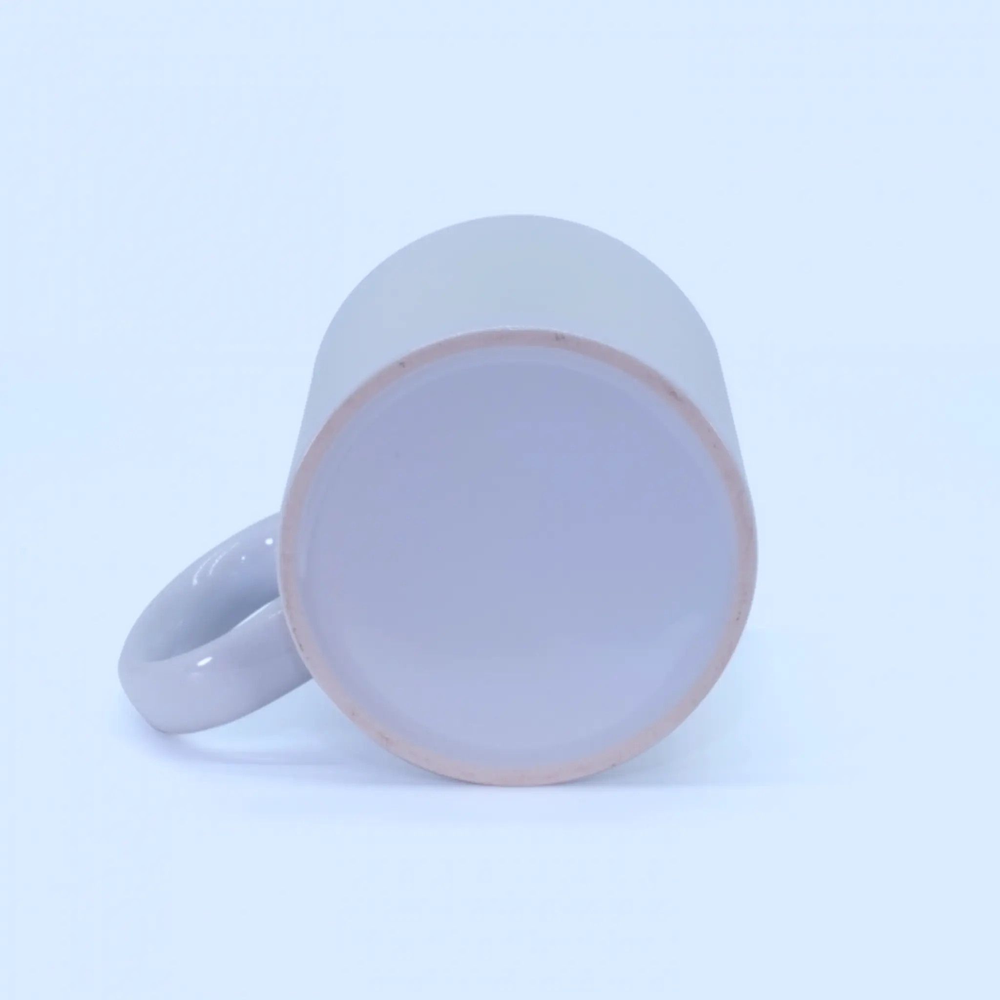 Base del tazón fosforescente personalizado en cerámica blanca.