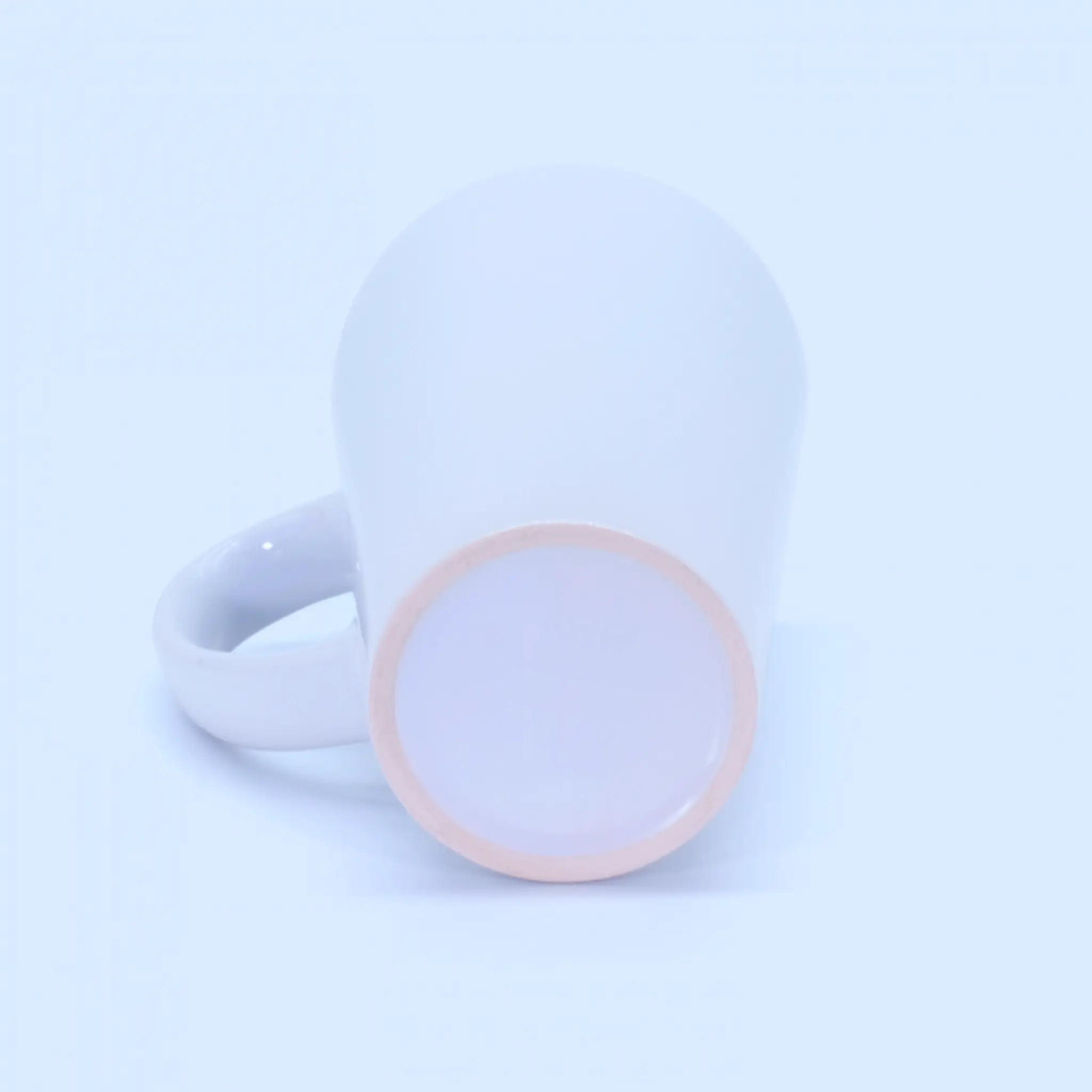 Base del tazón grande personalizado de 17 oz en cerámica blanca.