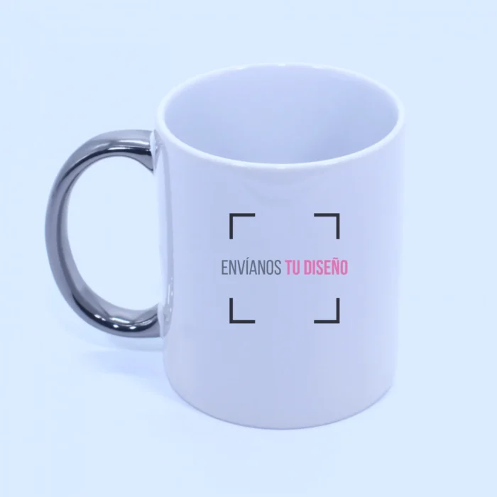 Tazón mango metálico plateado personalizado con frase “envíanos el diseño” al centro.