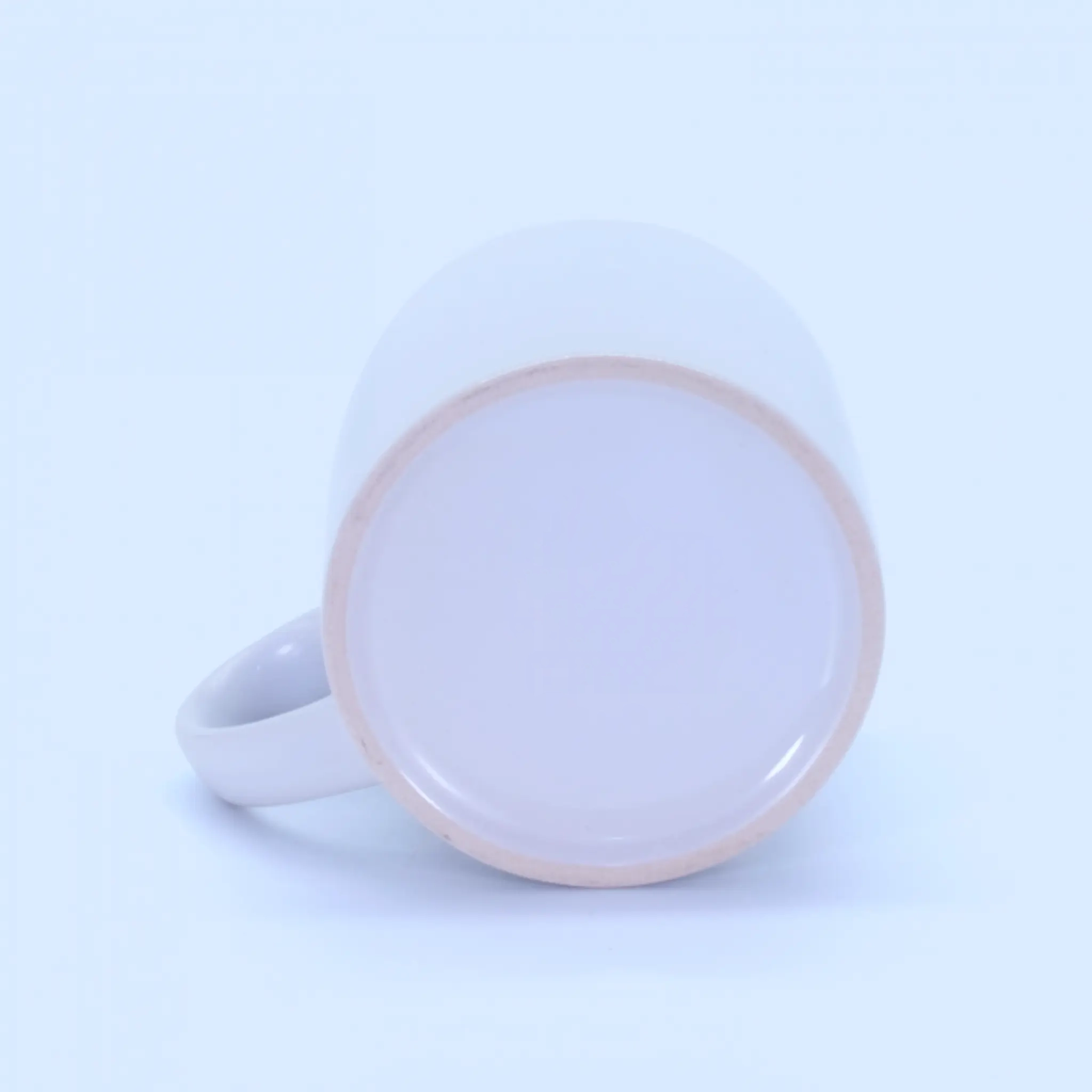 Interior del tazón pequeño blanco de 6 onzas, limpio y listo para personalizar.