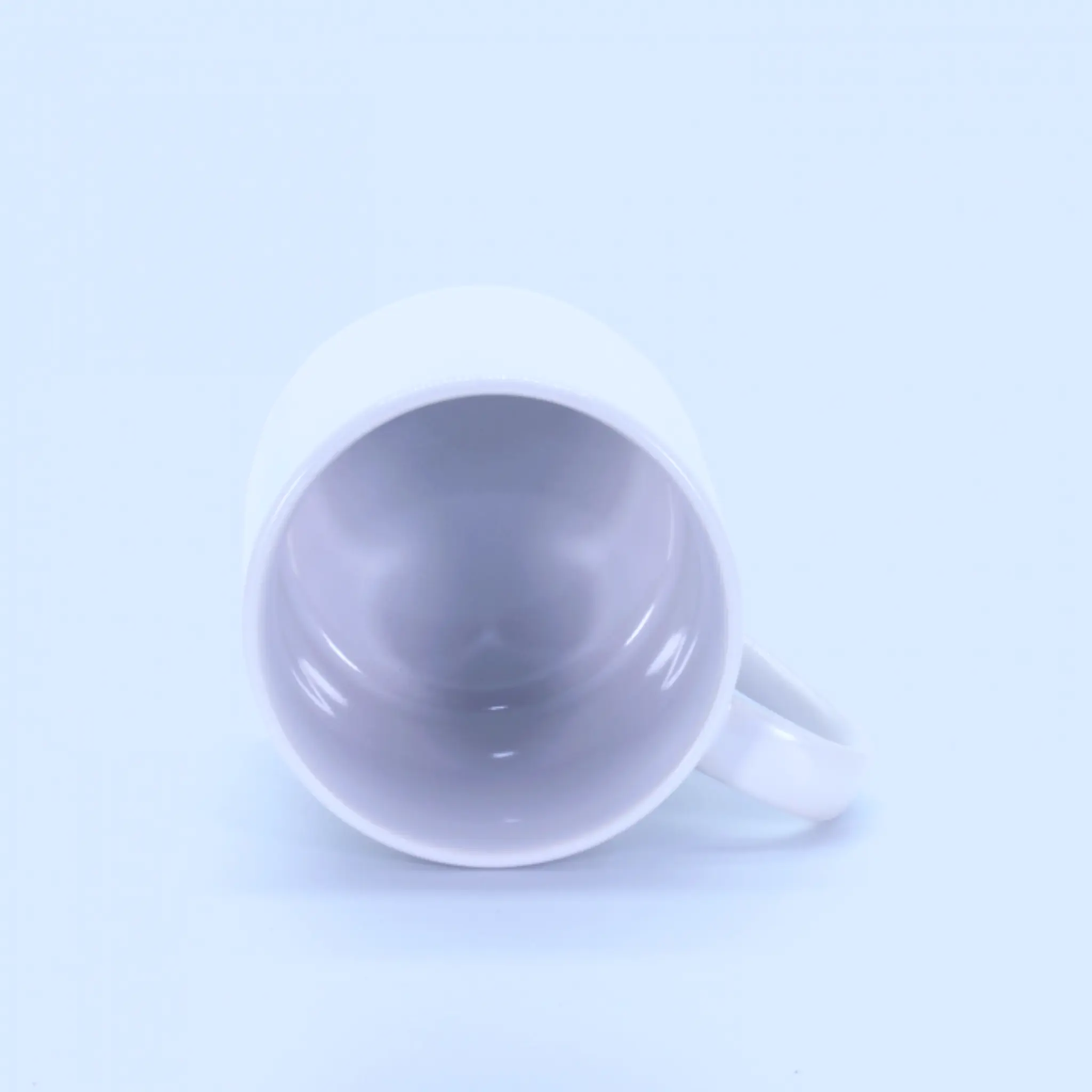 Interior del tazón pequeño blanco de 6 onzas, limpio y listo para personalizar.