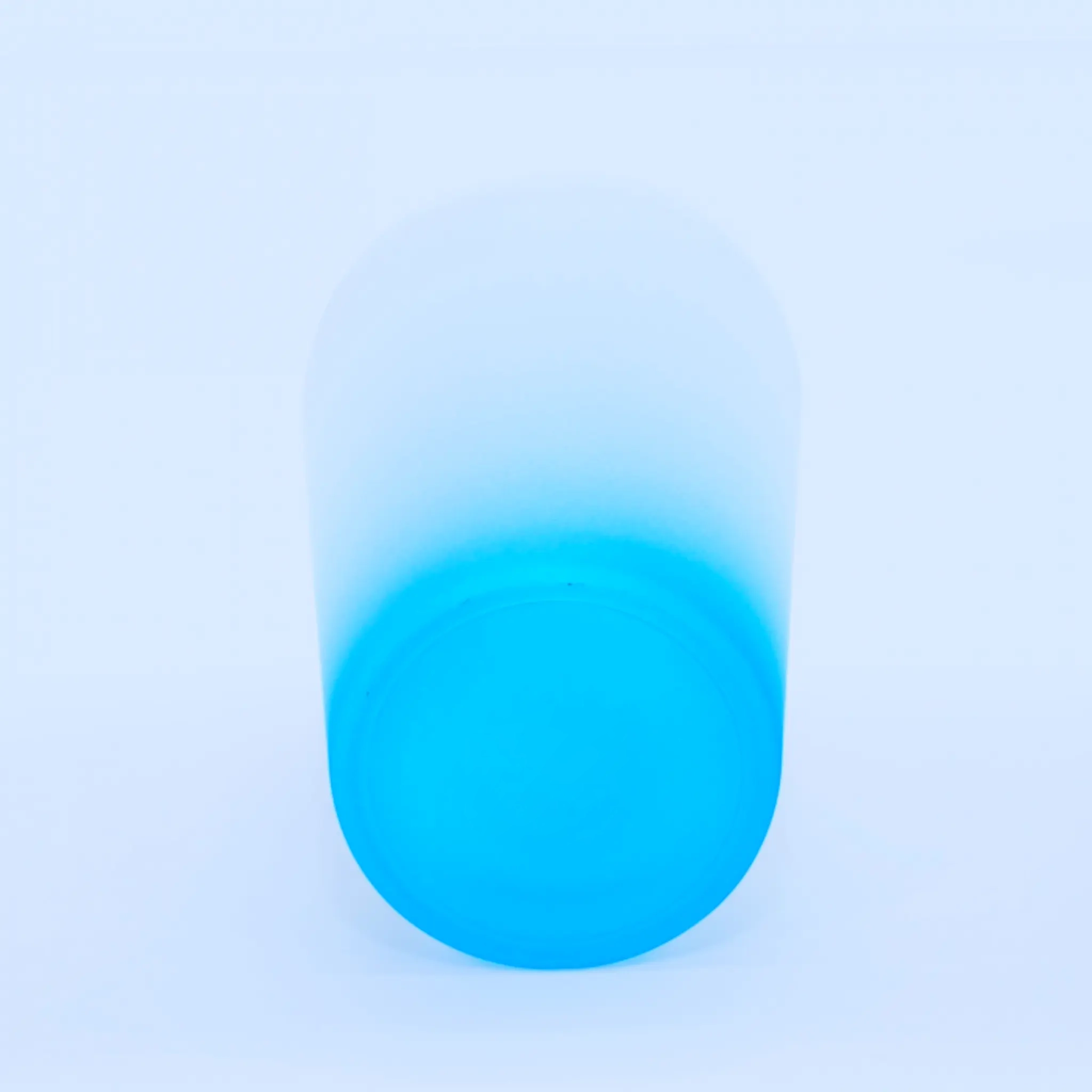 Base del vaso de vidrio azul empavonado personalizado.